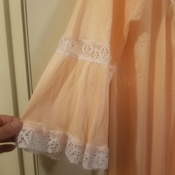 Vintage Peach Nightgown and Robe Set - Picture 5 of 6